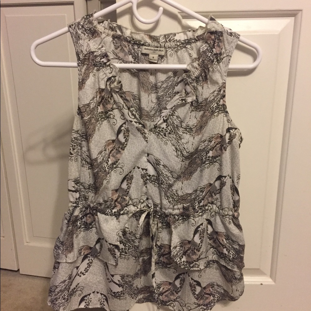 Banana Republic sleeveless Spring blouse